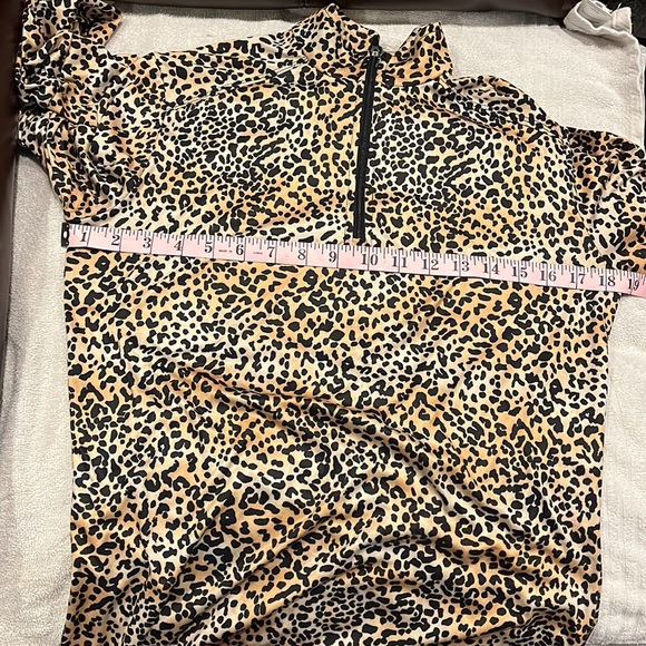 Hot Chillys Women’s Cheetah Print Quarter  Zip Top size medium - Picture 6 of 12